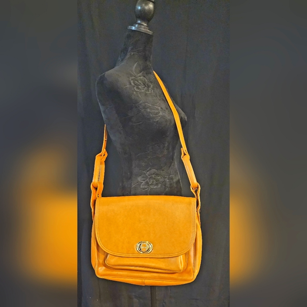 70's LNC accordion crossbody messenger bag!!